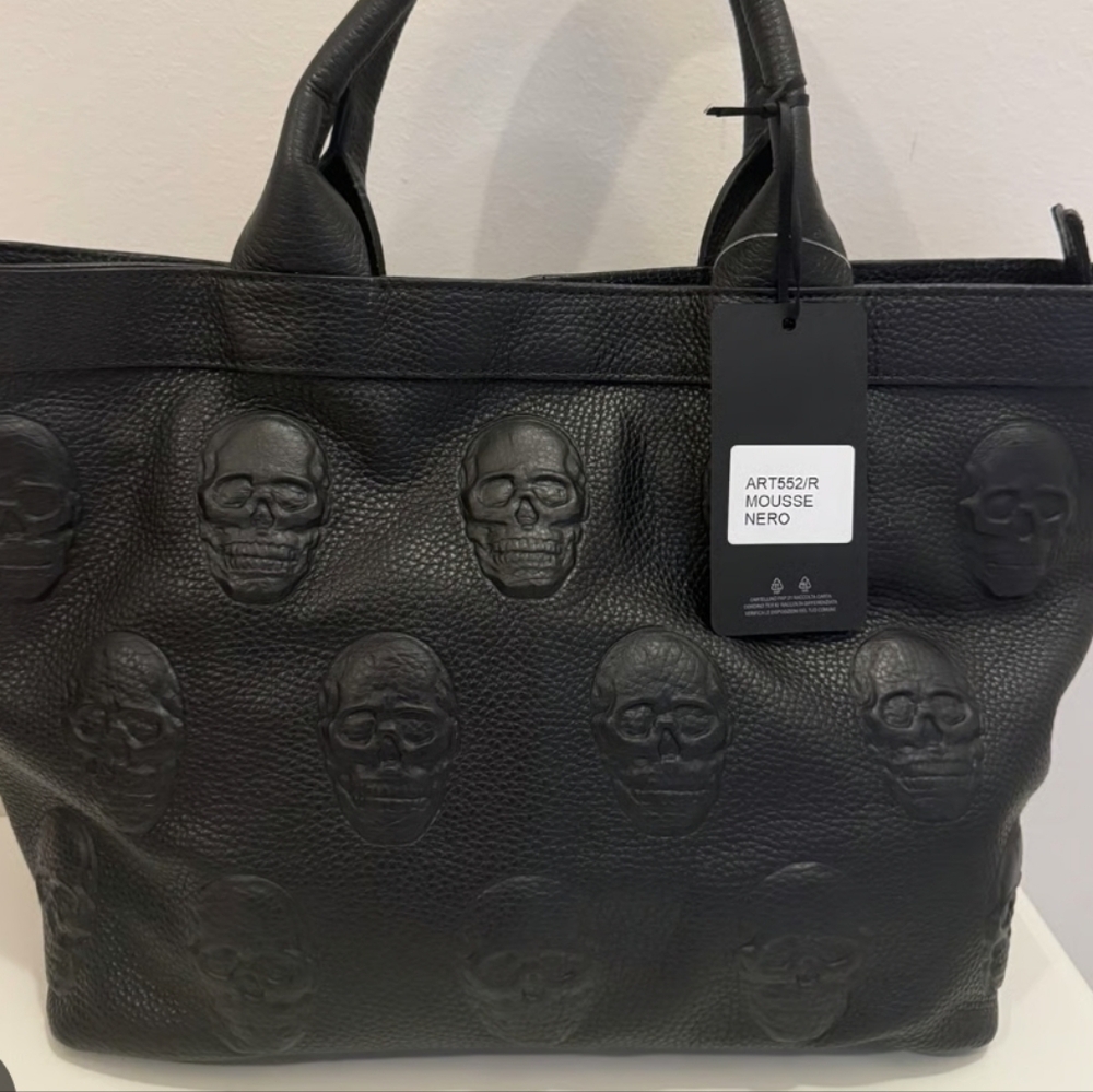 IO Pelle Italia Black Skull Embossed Tote Bag - Picture 2 of 7